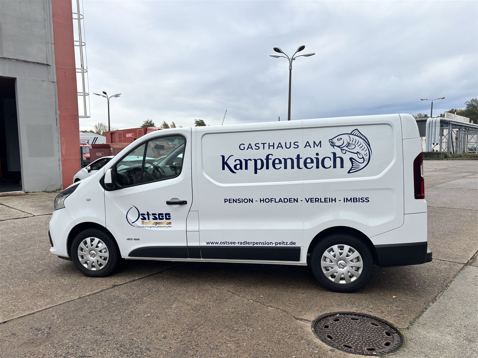 Gasthaus am Karpfenteich – Transporterbeschriftung