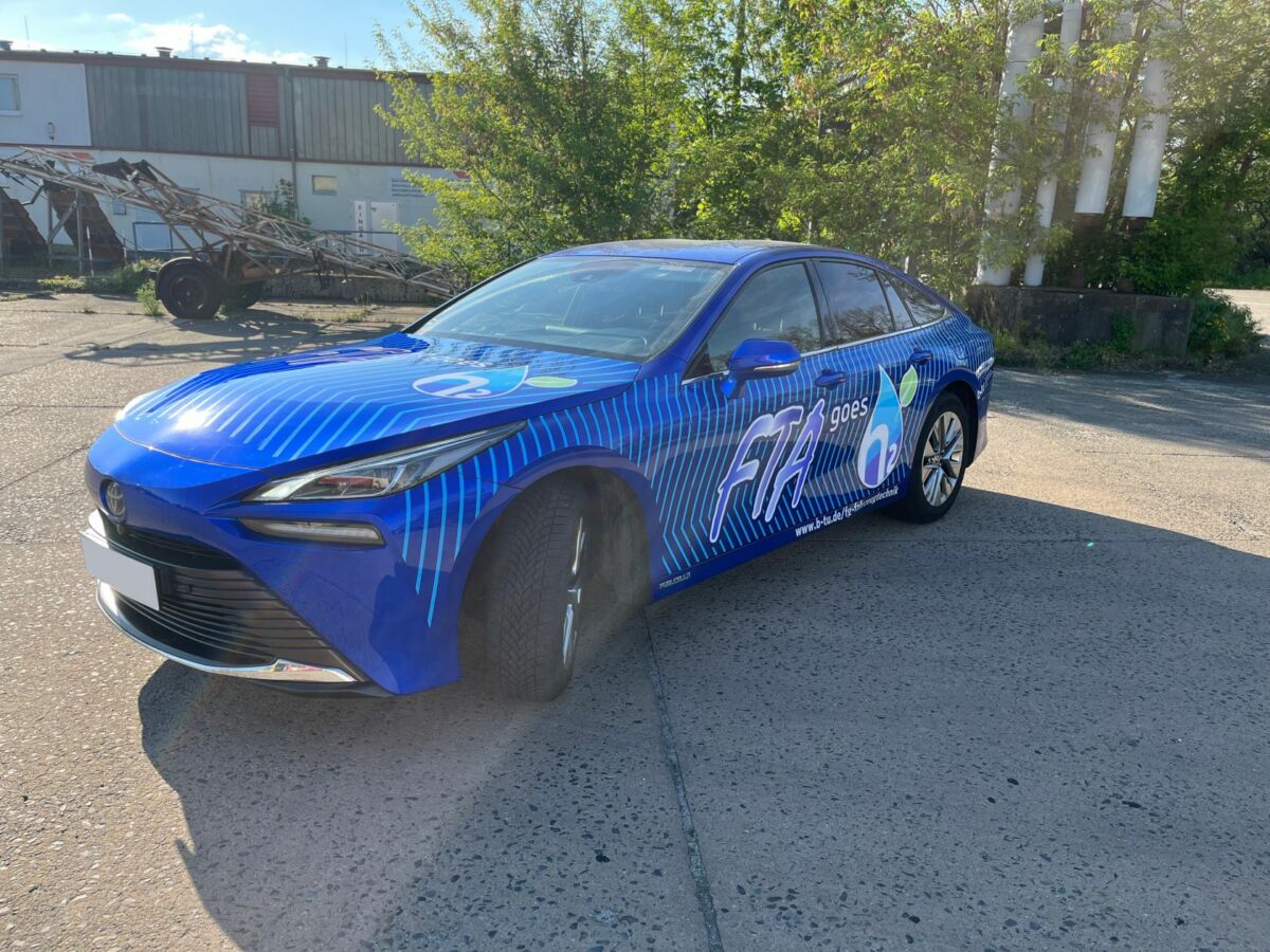 Erfahren Sie Mehr Über Die Fahrzeugbeklebung des Toyota Mirai KLT